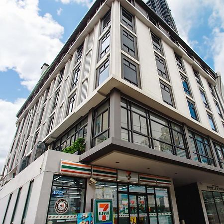 Sam E Hotel Bangkok Sathorn Bagian luar foto