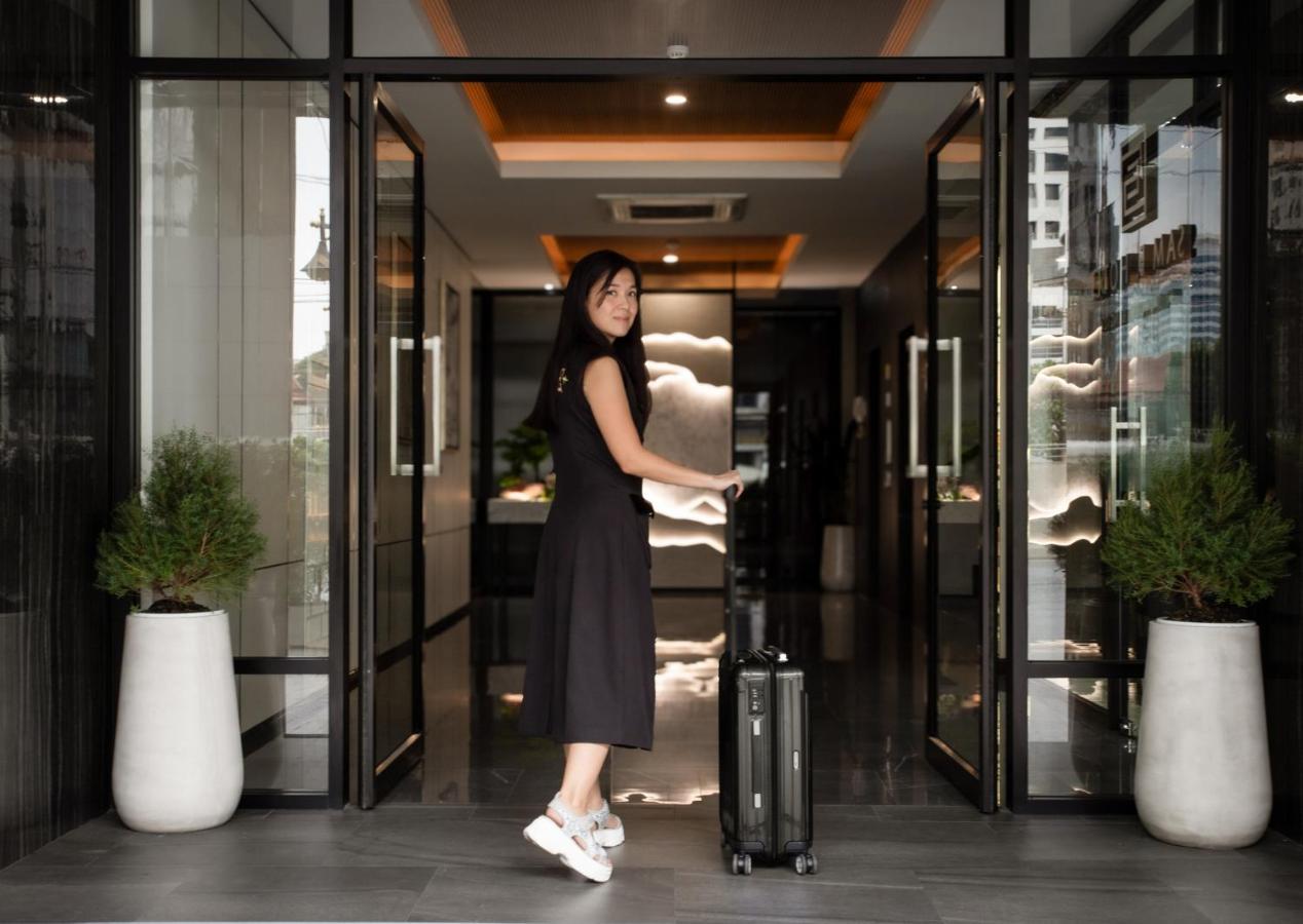 Sam E Hotel Bangkok Sathorn Bagian luar foto
