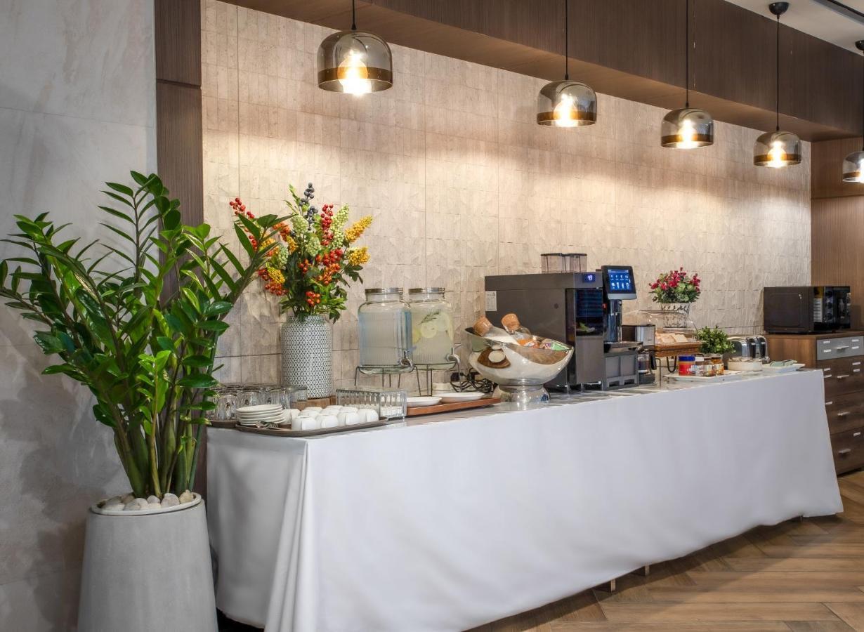 Sam E Hotel Bangkok Sathorn Bagian luar foto